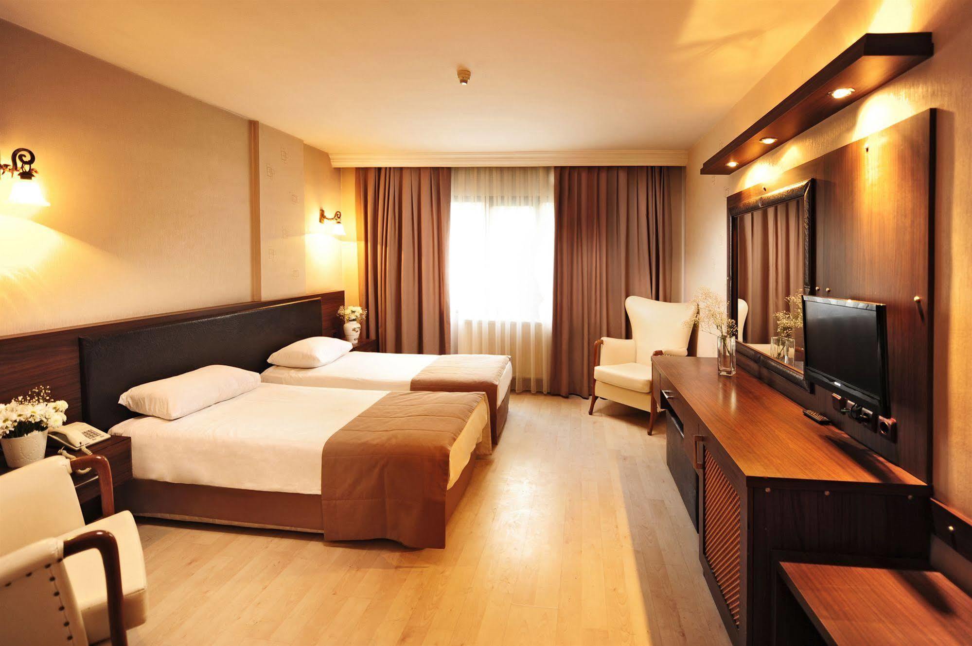 Uestuen Hotel Alsancak إزمير المظهر الخارجي الصورة